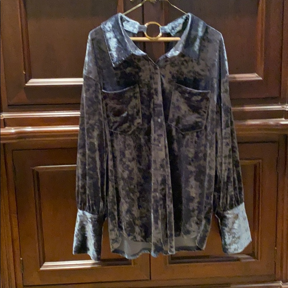 BLOUSE